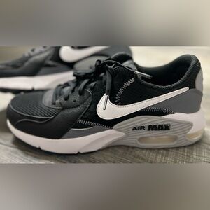 Nike Air Max Black, Gray and White Sneakers. Size 8.5. EUC